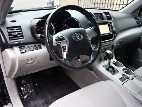 Used 2013 Toyota Highlander SE image 22