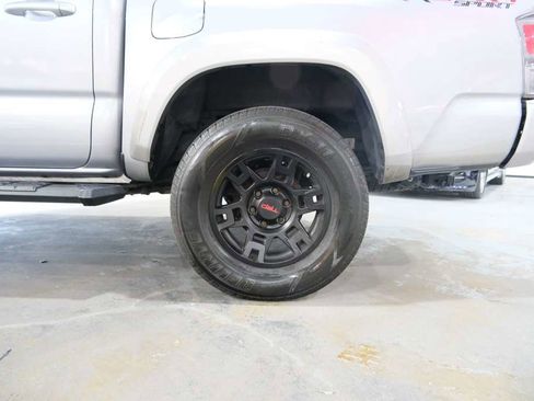 Used 2020 Toyota Tacoma TRD Sport image 6