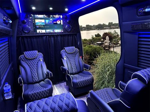 Used 2024 Mercedes-Benz Sprinter 3500 image 5