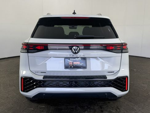 Used 2026 Volkswagen Tiguan SEL R-Line AWD/4WD image 6