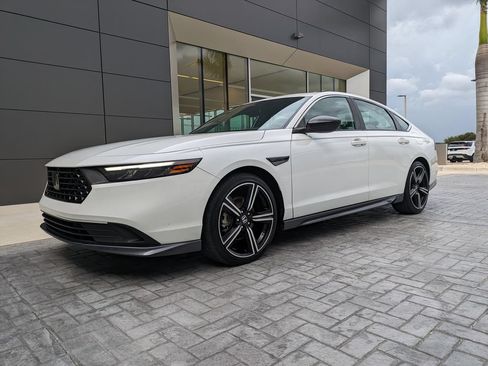 Used 2023 Honda Accord Sport image 2