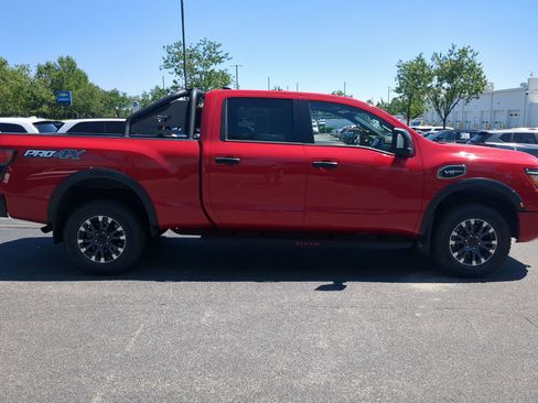 Used 2023 Nissan Titan PRO-4X w/ Pro-4x Convenience Package AWD/4WD image 11