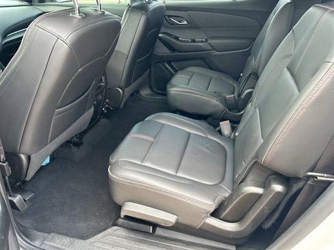 Used 2023 Chevrolet Traverse RS FWD image 15