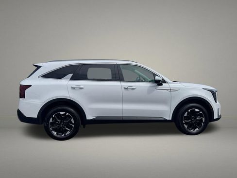 Used 2024 Kia Sorento S image 6