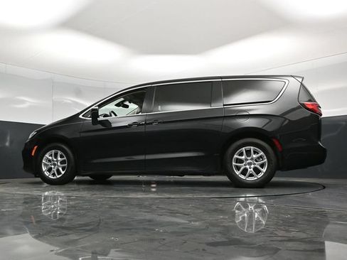 Certified 2023 Chrysler Pacifica Touring-L FWD image 62