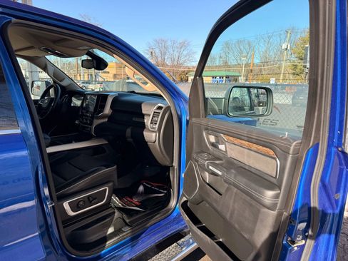 Used 2019 RAM 1500 Laramie AWD/4WD image 16