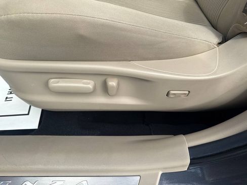 Used 2011 Toyota Venza FWD image 18