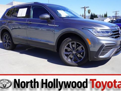 Used 2023 Volkswagen Tiguan SE image 1