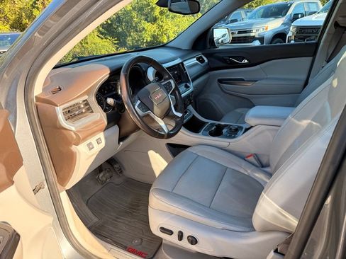 Used 2020 GMC Acadia SLT FWD image 11
