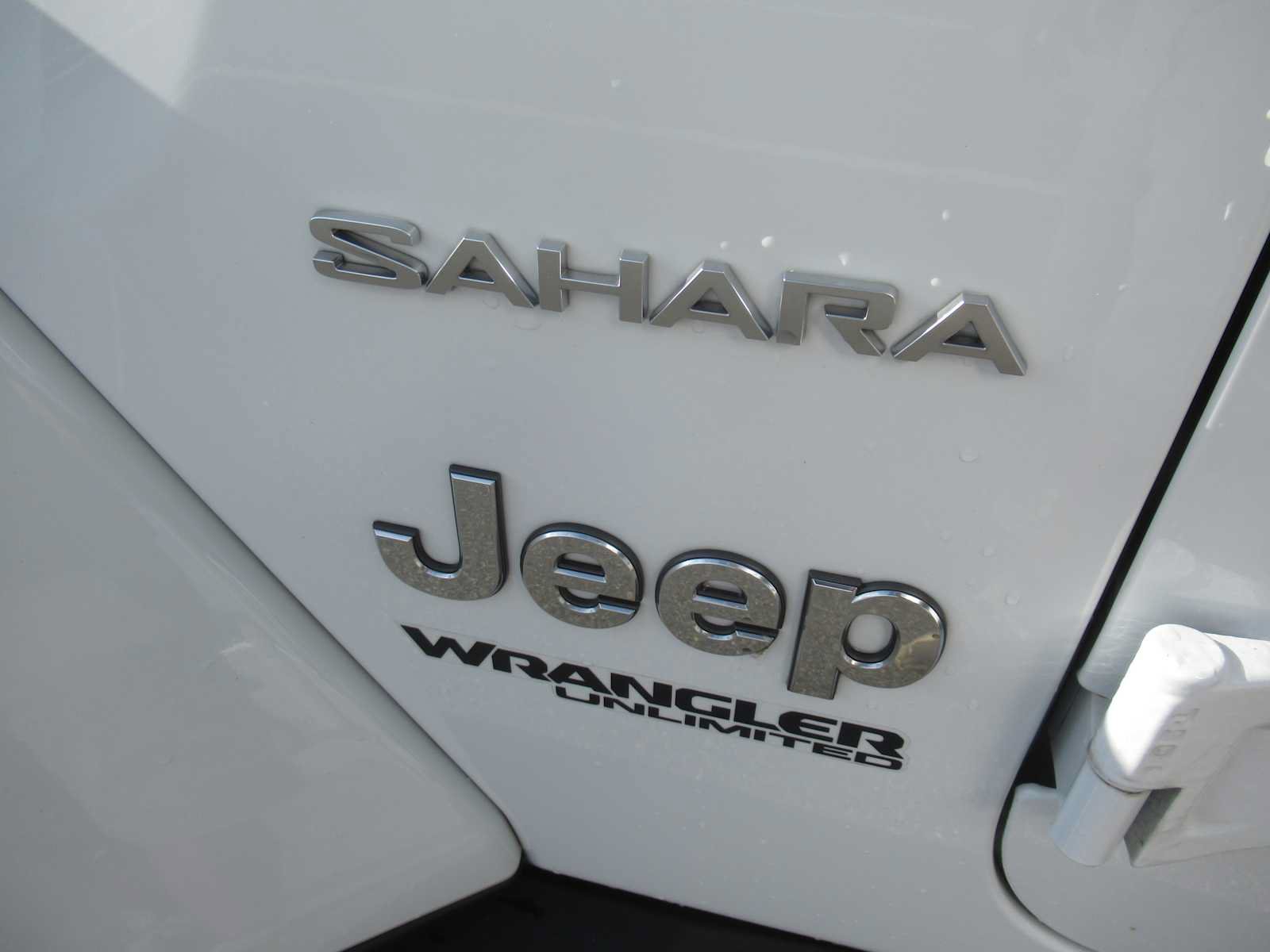 Used 2022 Jeep Wrangler Unlimited Sahara w/ Cold Weather Group AWD/4WD image 9