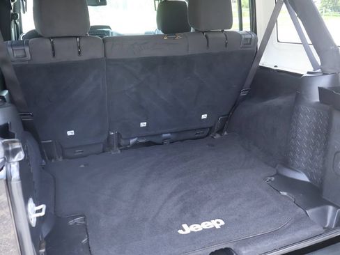 Used 2015 Jeep Wrangler Unlimited Sport w/ Quick Order Package 24S AWD/4WD image 9