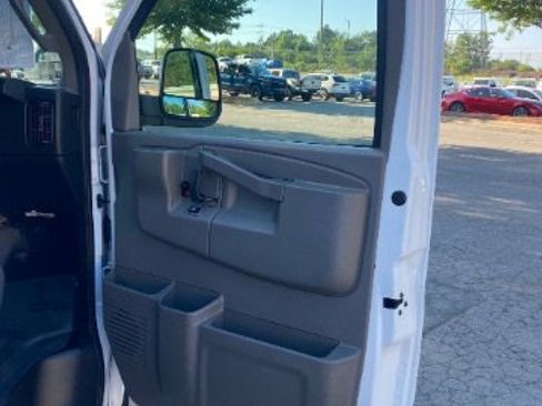 Used 2021 Chevrolet Express 2500 RWD image 13