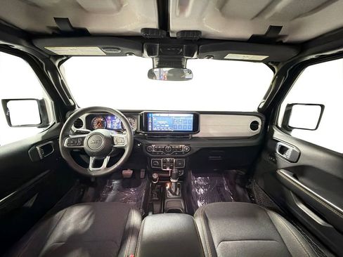 Used 2024 Jeep Wrangler Sahara image 21