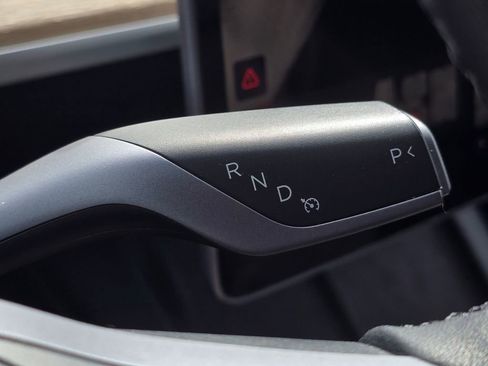 Used 2023 Tesla Model Y Long Range AWD/4WD image 31