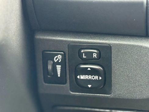 Used 2010 Toyota Yaris 2-Door Hatchback image 28