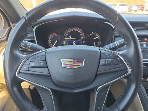 Used 2019 Cadillac XT5 AWD image 18