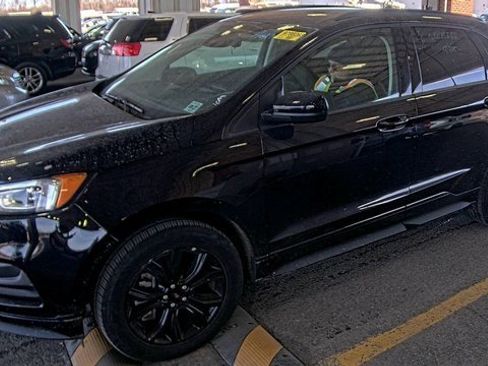Used 2022 Ford Edge SE w/ Black Appearance Package image 16