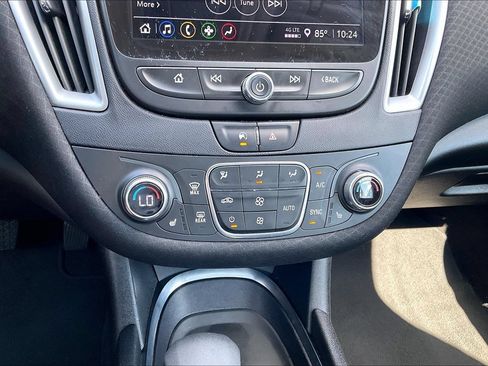 Used 2022 Chevrolet Malibu LT FWD image 17