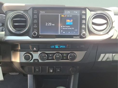 Used 2021 Toyota Tacoma SR5 AWD/4WD image 18