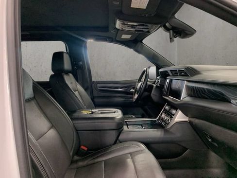 Used 2024 GMC Yukon XL Denali AWD/4WD image 18