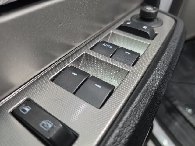 Used 2017 Ford Expedition XLT AWD/4WD image 26