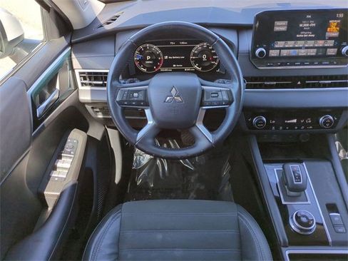 Used 2022 Mitsubishi Outlander SE image 16