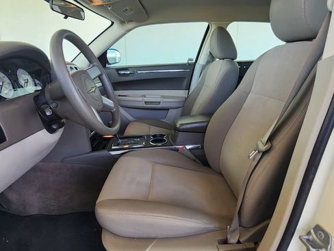 Used 2010 Chrysler 300 Touring image 15