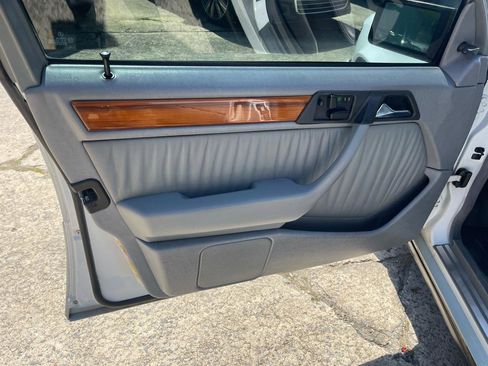 Used 1992 Mercedes-Benz 300 E 3.0 image 6