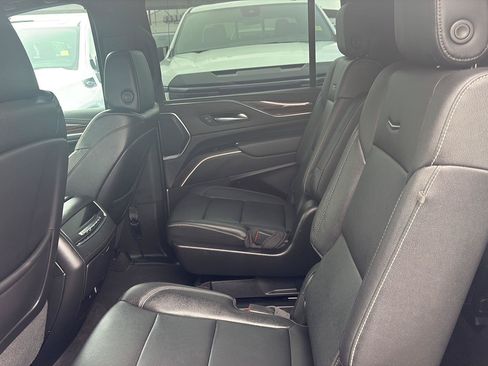 Used 2024 Cadillac Escalade ESV Luxury RWD image 30