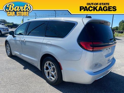Used 2024 Chrysler Pacifica Limited FWD image 4