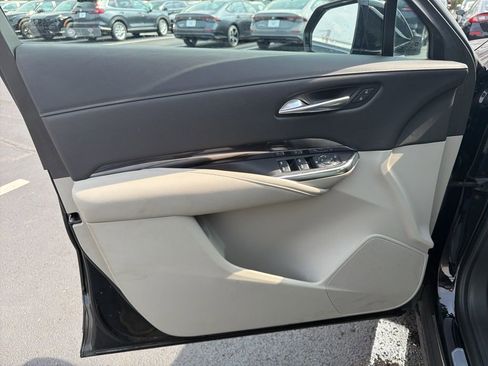 Used 2019 Cadillac XT4 Luxury w/ Cold Weather Package AWD/4WD image 18