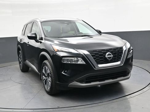 Used 2023 Nissan Rogue SV w/ SV Premium B Package FWD image 2