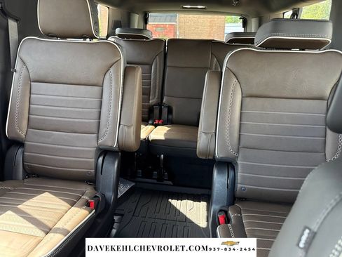 Used 2025 GMC Yukon XL Denali Ultimate w/ LPO, Illumination Package AWD/4WD image 24