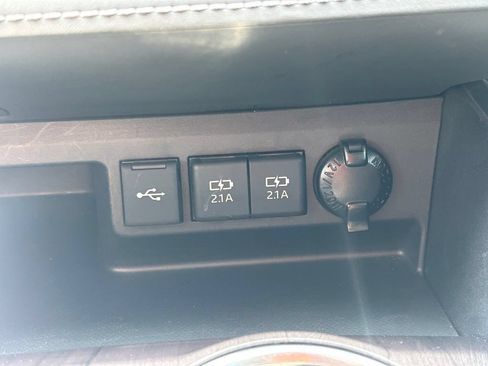 Used 2021 Toyota Highlander Limited AWD/4WD image 34