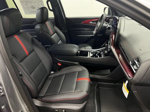 New 2026 Chevrolet Traverse RS w/ LPO, Floor Liner Package FWD image 46