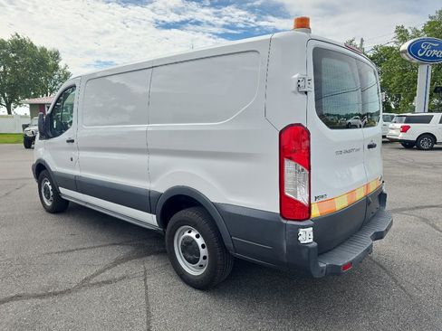 Used 2016 Ford Transit 250 130 Low Roof RWD image 8