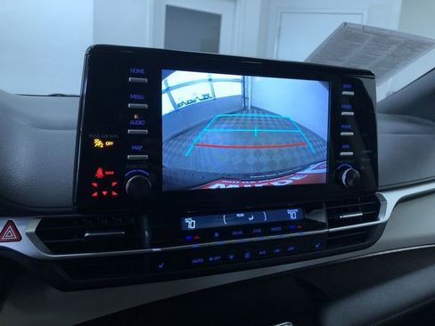 Used 2023 Toyota Sienna XLE image 28