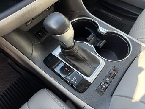 Used 2017 Toyota Highlander Limited image 26