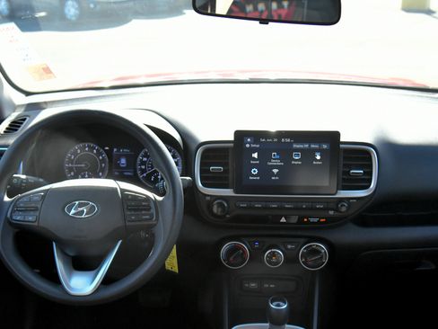 Used 2022 Hyundai Venue SE w/ Cargo Package FWD image 32