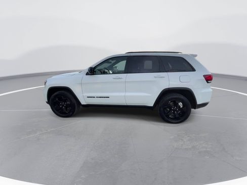 Used 2020 Jeep Grand Cherokee Laredo AWD/4WD image 11