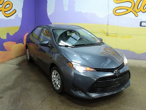 Used 2018 Toyota Corolla LE image 2