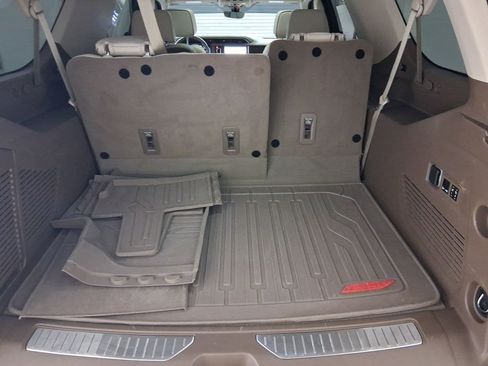 Used 2021 GMC Yukon XL Denali w/ Denali Premium Package image 32