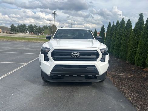 Certified 2025 Toyota Tacoma SR image 3