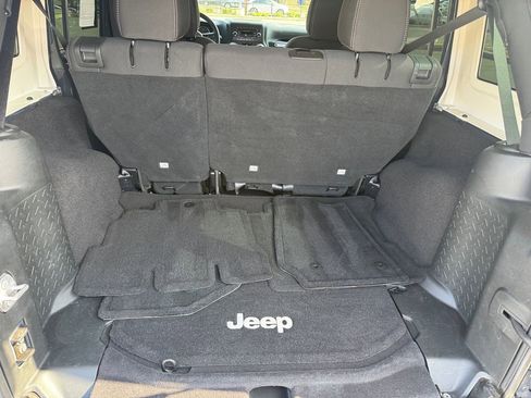 Used 2017 Jeep Wrangler Unlimited Sahara AWD/4WD image 22