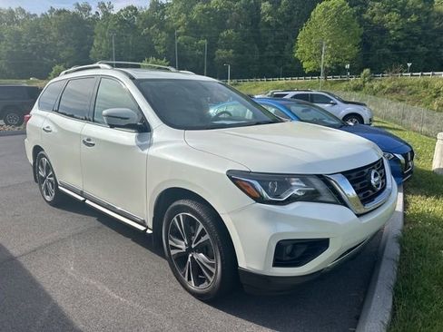 Used 2017 Nissan Pathfinder Platinum AWD/4WD image 12