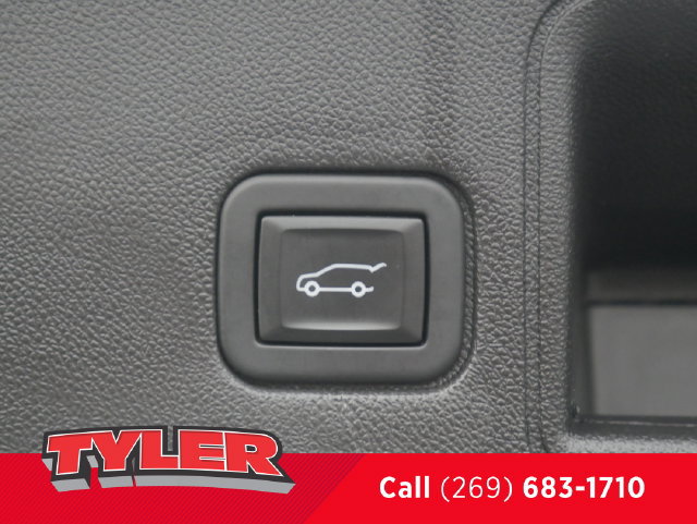 Used 2024 GMC Terrain SLT AWD/4WD image 19