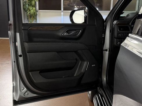 Used 2023 Chevrolet Tahoe Premier w/ Advanced Technology Package AWD/4WD image 16