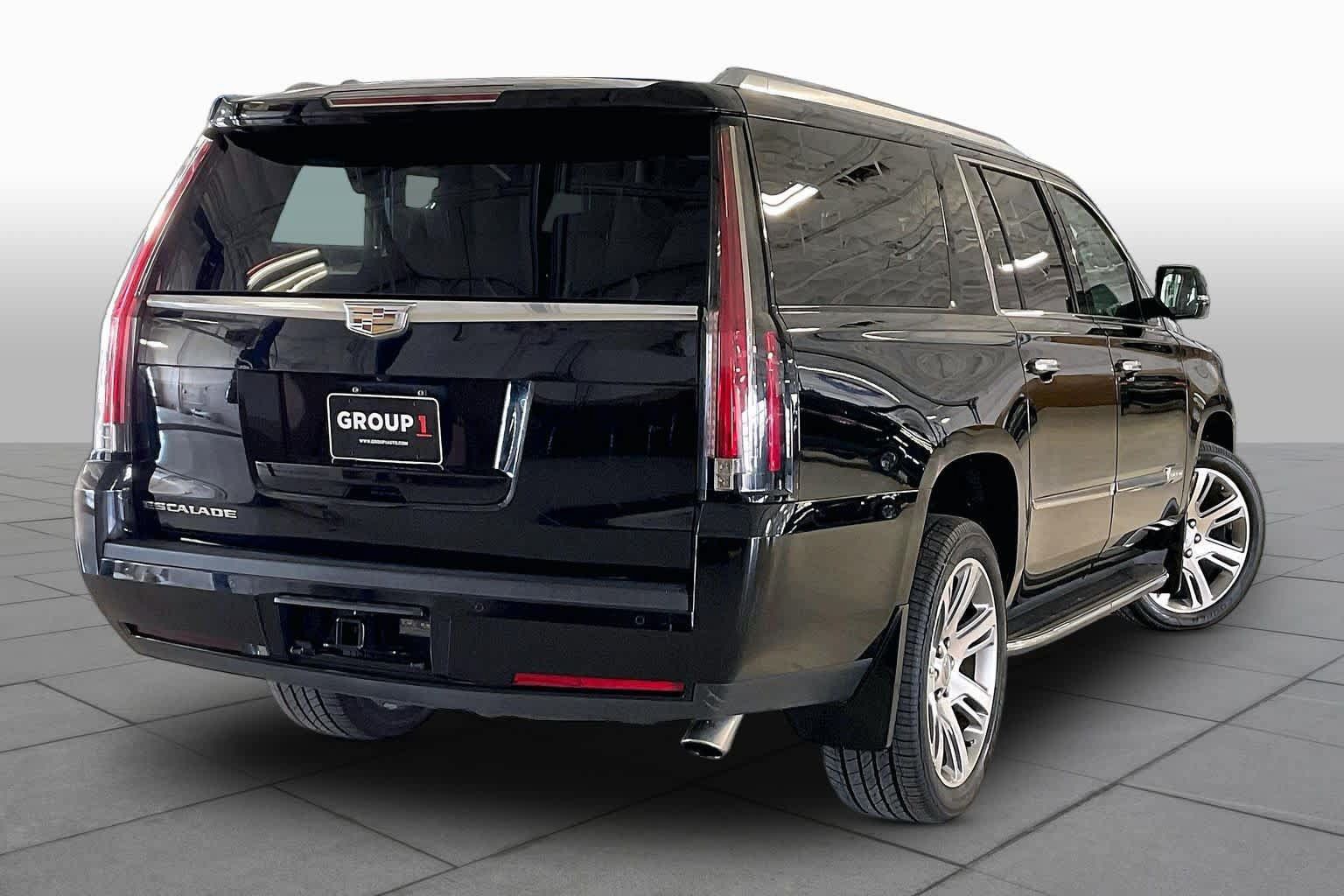 Used 2016 Cadillac Escalade ESV Luxury AWD/4WD image 12
