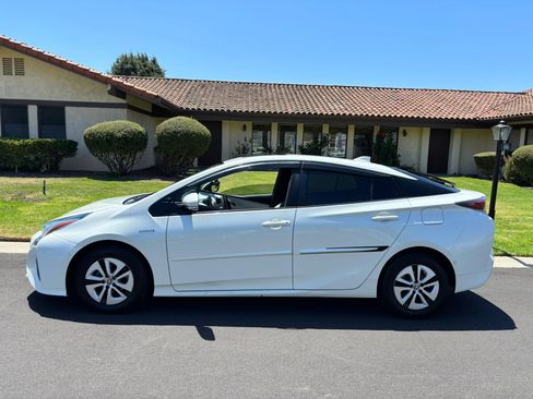 Used 2018 Toyota Prius Four w/ Advanced Technology Package FWD image 1