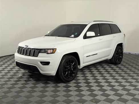 Used 2021 Jeep Grand Cherokee Laredo X image 9